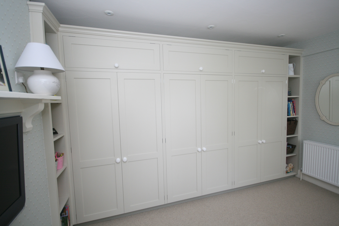 Click for next panorama picture of Wardrobes with Window seats and Dresser (0.6 mb) use Back button below to return to main page.