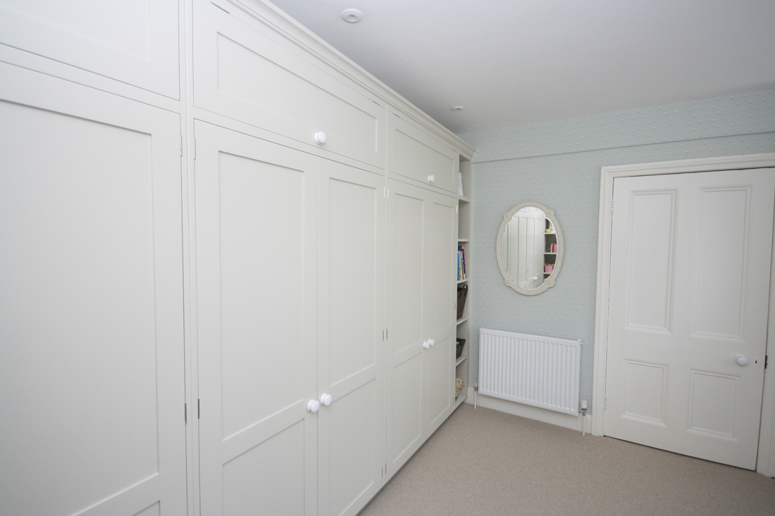 Click for next panorama picture of Wardrobes with Window seats and Dresser (0.6 mb) use Back button below to return to main page.