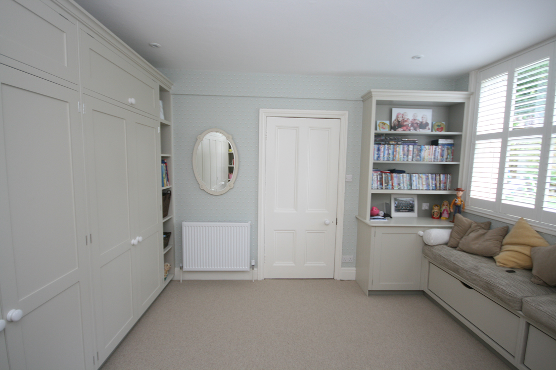 Click for next panorama picture of Wardrobes with Window seats and Dresser (0.6 mb) use Back button below to return to main page.