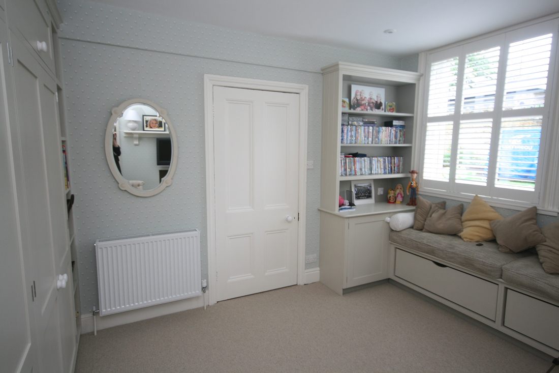 Click for next panorama picture of Wardrobes with Window seats and Dresser (0.6 mb) use Back button below to return to main page.