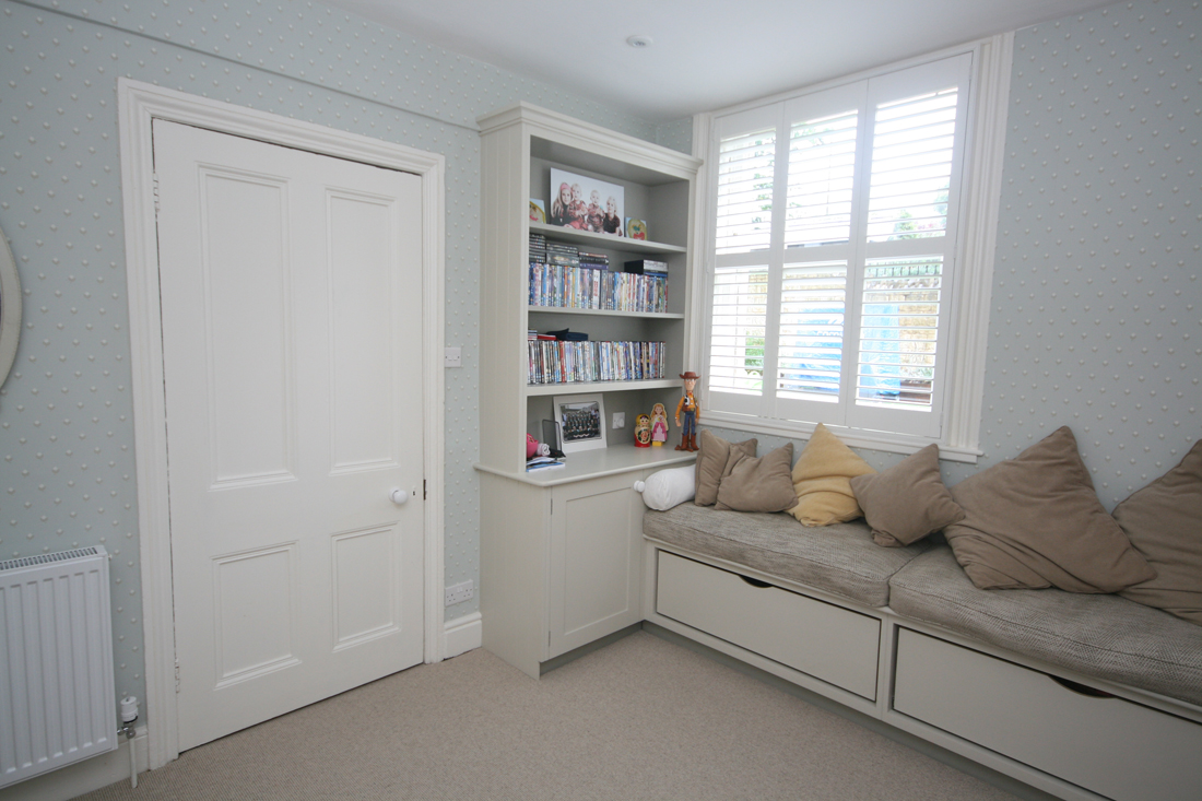 Click for next panorama picture of Wardrobes with Window seats and Dresser (0.6 mb) use Back button below to return to main page.
