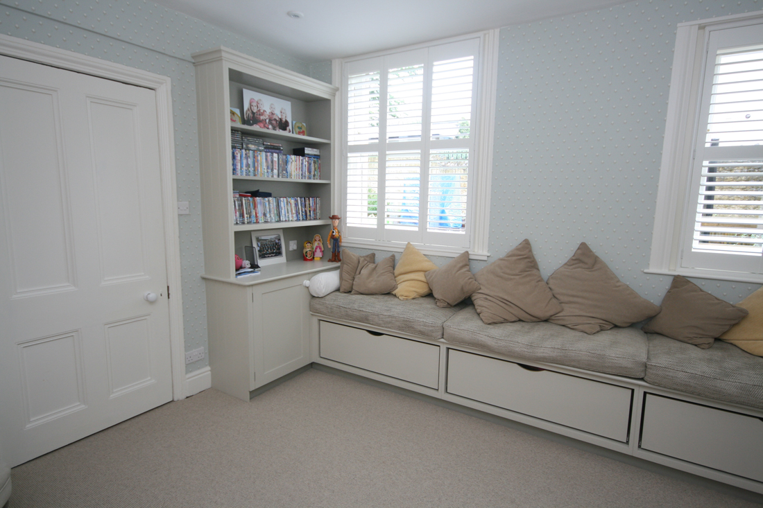 Click for next panorama picture of Wardrobes with Window seats and Dresser (0.6 mb) use Back button below to return to main page.