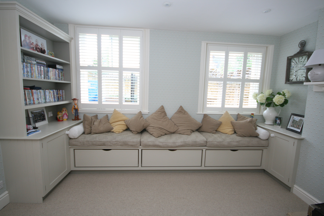Click for next panorama picture of Wardrobes with Window seats and Dresser (0.6 mb) use Back button below to return to main page.