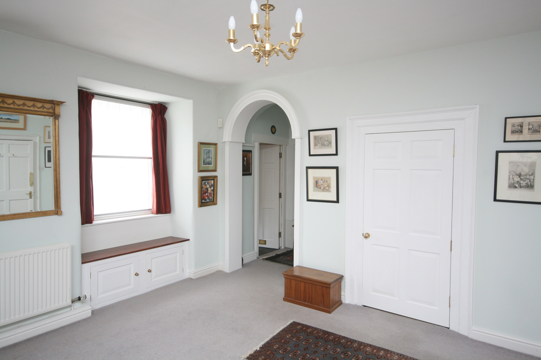 Back to Twin Arched Doorways, Doors and Window Seats main page