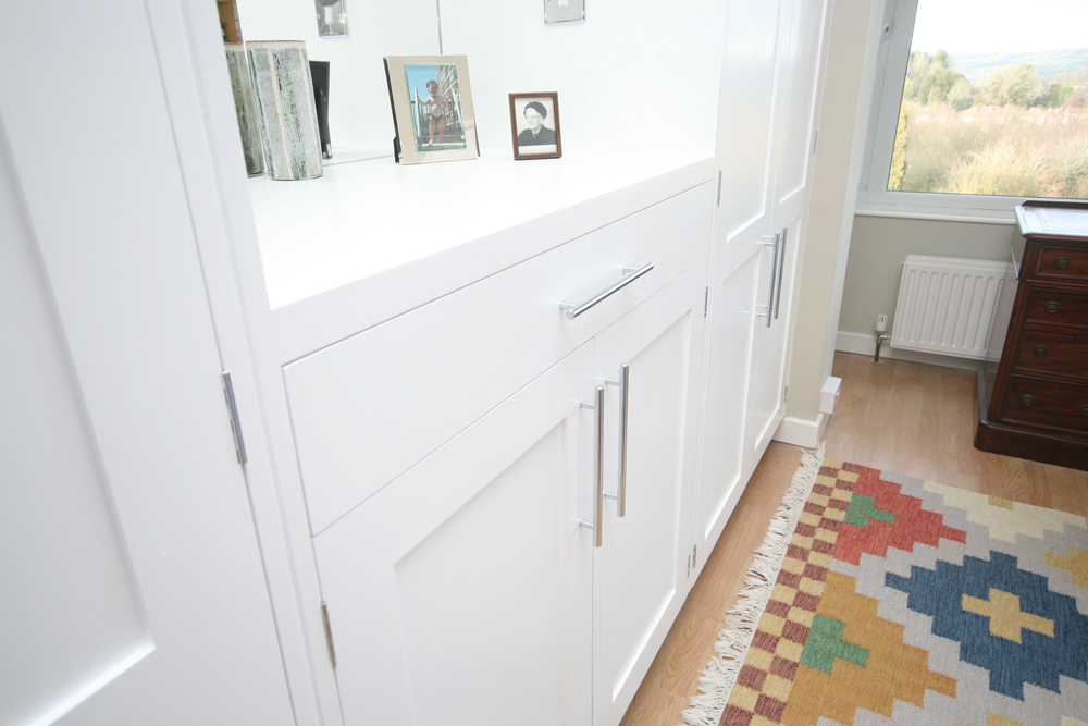 Click for next picture of Dovetailed Wardrobe Drawer, Enlargement 2 of 3 (0.7 mb)