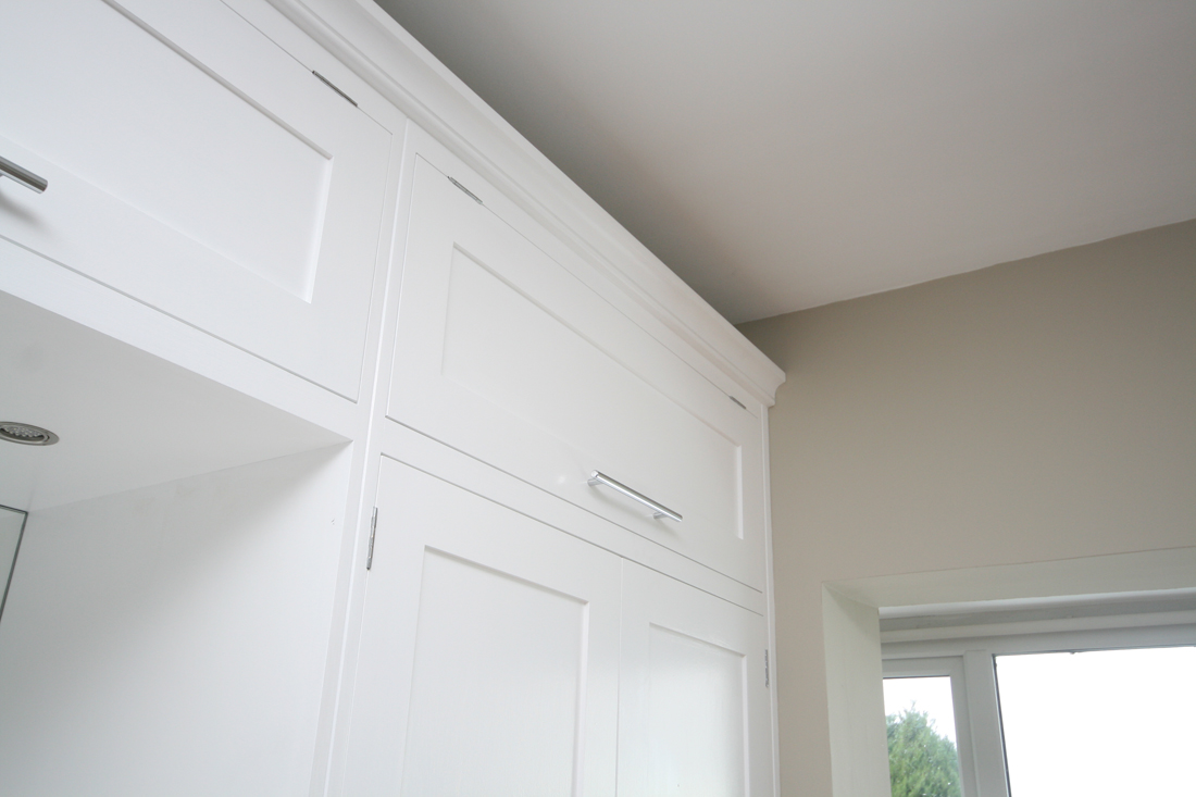 Click for next picture of Top Box and Cornice showing the door open, Enlargement 2 of 2 (0.7 mb)