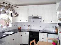 Hand-painted Bespoke Shaker Kitchen. Enlargement 3 (0.6 mb).