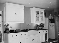 Country Kitchen with Curved Cornice and End Panels. Enlargement 3 (0.6 mb).