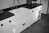 Concealed Dish Washer closed in Country Kitchen. Enlargement 4 (0.6 mb).