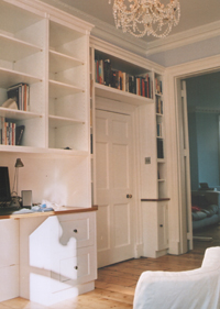 Painted Bespoke Home Office with Oak Desk, Enlargement 2 (0.9 mb).