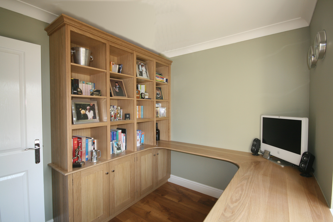 Back to Oak Office with Bookshelves, Pull out Printer Drawer, Pen Drawer, Cupboards and Surrounding Desk main page