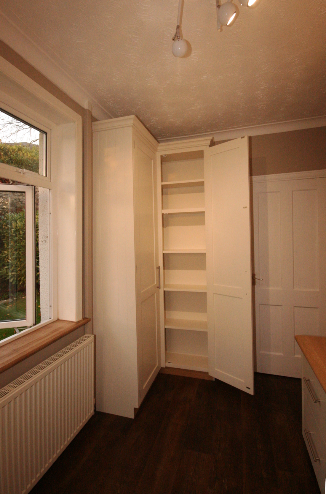 Back to Bespoke Hand Painted Home Office with Oak Desk, Bookshelves, Cupboards and Filing Cabinets main page.