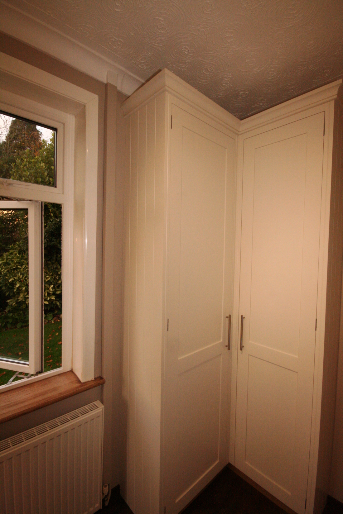 Back to Bespoke Hand Painted Home Office with Oak Desk, Bookshelves, Cupboards and Filing Cabinets main page.