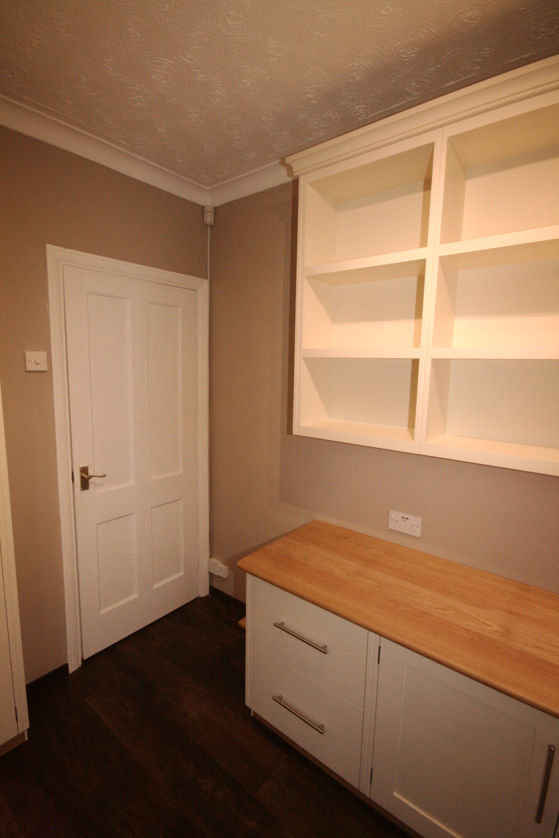 Back to Bespoke Hand Painted Home Office with Oak Desk, Bookshelves, Cupboards and Filing Cabinets main page.