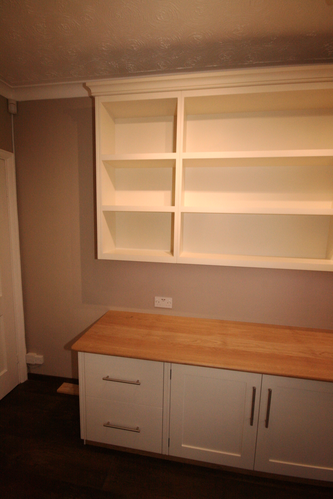 Back to Bespoke Hand Painted Home Office with Oak Desk, Bookshelves, Cupboards and Filing Cabinets main page.